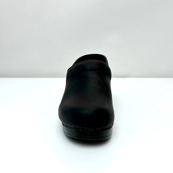 Dansko Black Oiled Leather Professional Clogs - EU38 Wide; Women's 7.5W-8W - Picture 5 of 14